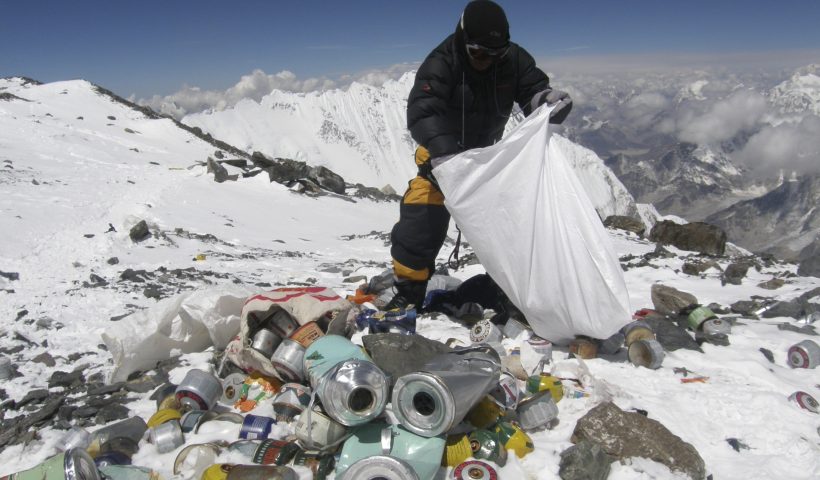 mouth-everest-cleanup-by-sherpas